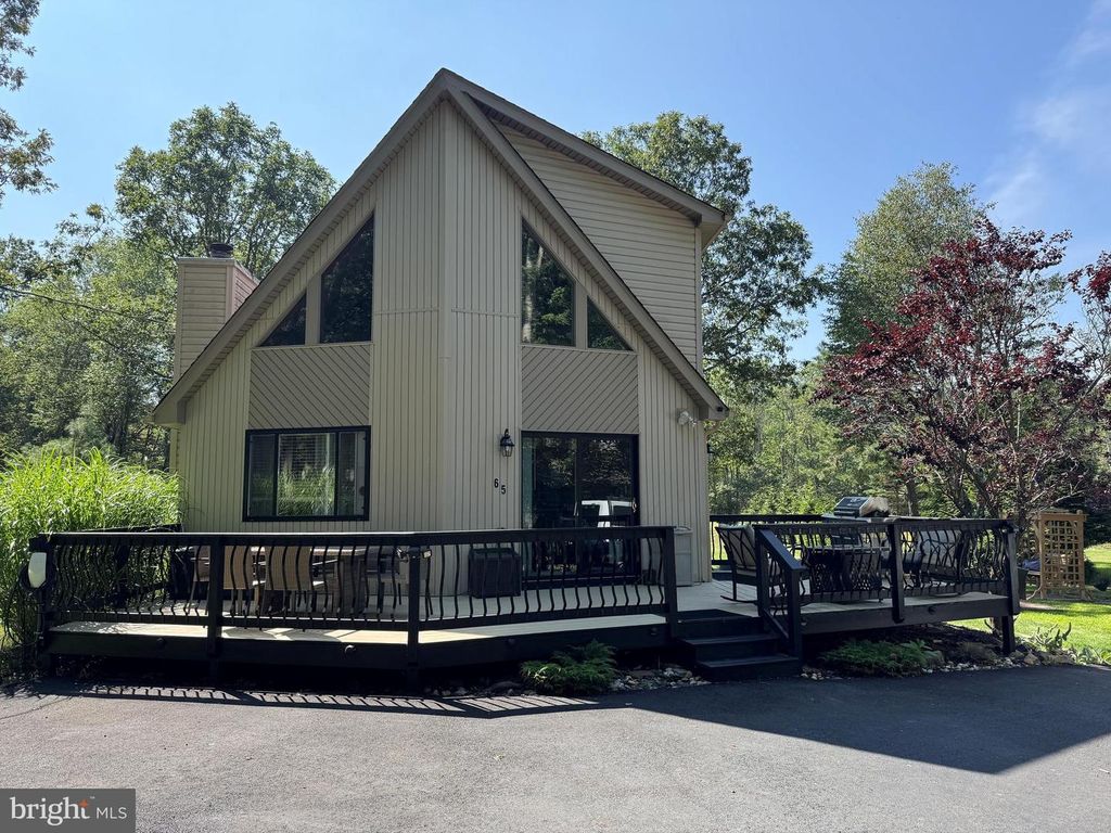 65 BYRON LN, Albrightsville, PA 18210