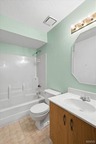 13112 Royal Pines Drive, Maryland Heights, MO 63146