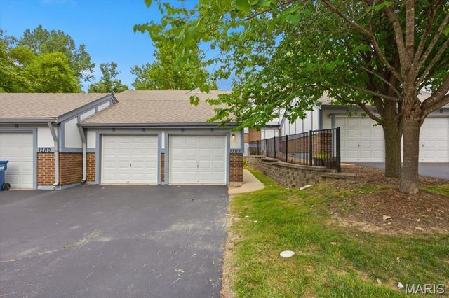 13112 Royal Pines Drive, Maryland Heights, MO 63146