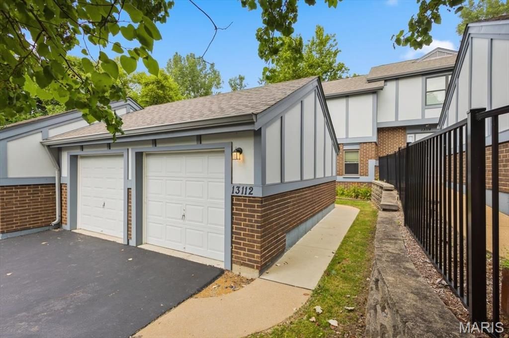 13112 Royal Pines Drive, Maryland Heights, MO 63146