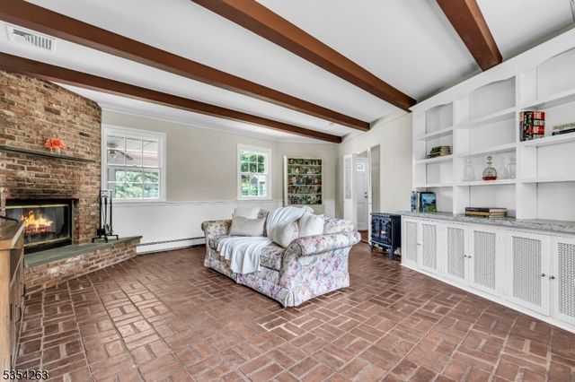 27 Highland Ave, Peapack Gladstone Boro, NJ 07977