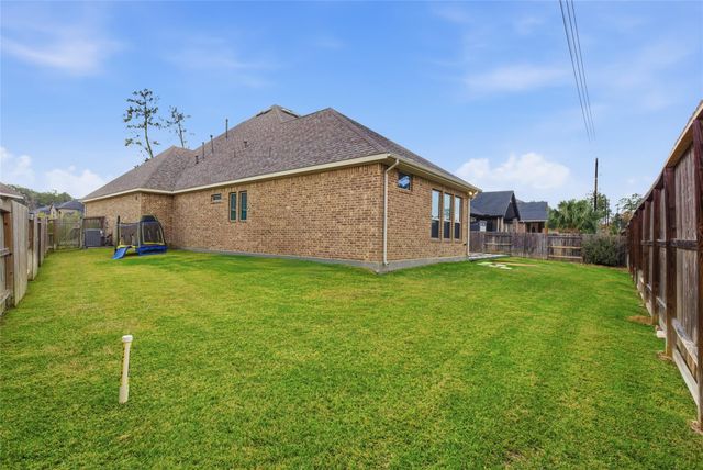 633 Ashbrook Ridge Lane, Pinehurst, TX 77362