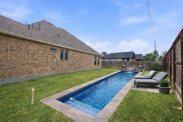 633 Ashbrook Ridge Lane, Pinehurst, TX 77362