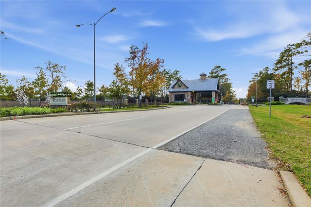 633 Ashbrook Ridge Lane, Pinehurst, TX 77362
