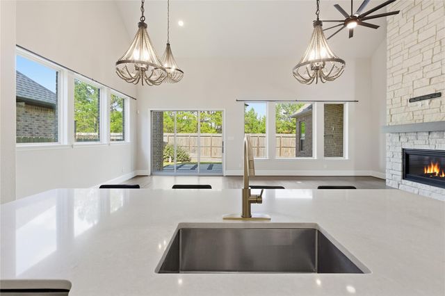 633 Ashbrook Ridge Lane, Pinehurst, TX 77362