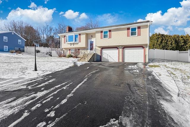 8 Bandy Ln, Milford, MA 01757