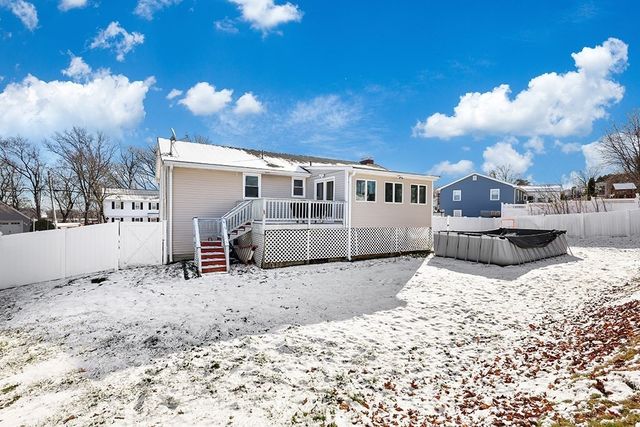 8 Bandy Ln, Milford, MA 01757