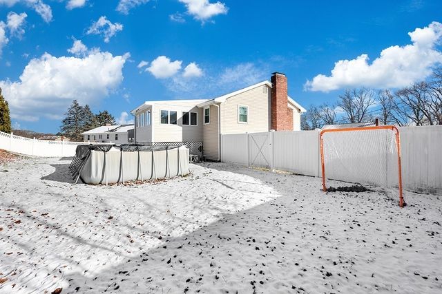 8 Bandy Ln, Milford, MA 01757