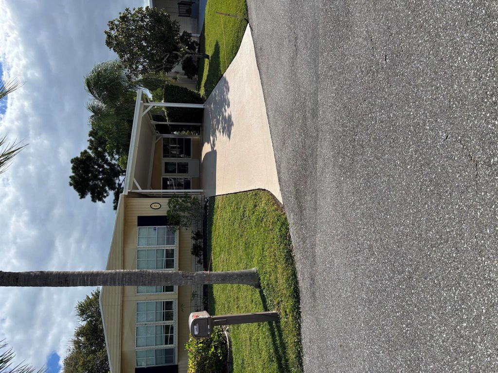 17 Nuevo Leon Rd Road, Port St Lucie, FL 34952