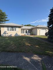 15 Saint Tropez Court, Toms River, NJ 08757