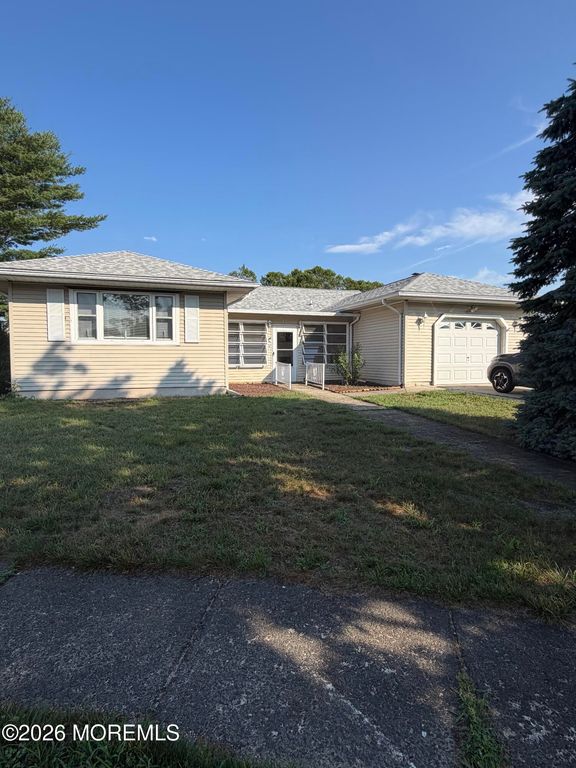 15 Saint Tropez Court, Toms River, NJ 08757