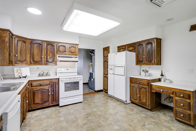 10128 GUADALUPE Trail NW, Albuquerque, NM 87114