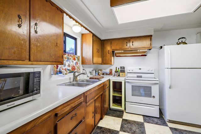 10128 GUADALUPE Trail NW, Albuquerque, NM 87114