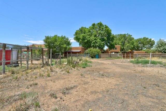 10128 GUADALUPE Trail NW, Albuquerque, NM 87114