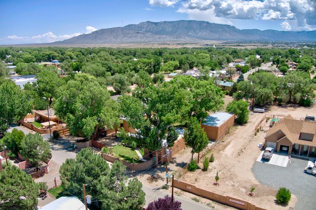 10128 GUADALUPE Trail NW, Albuquerque, NM 87114