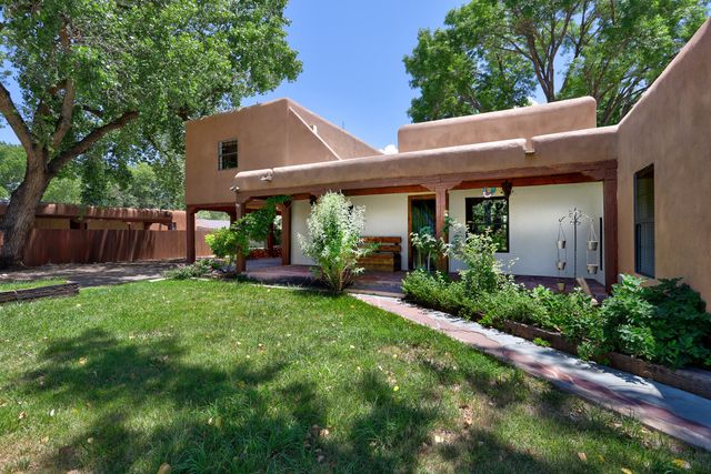 10128 GUADALUPE Trail NW, Albuquerque, NM 87114