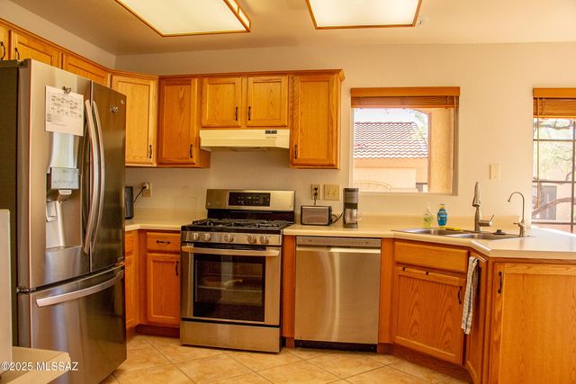 14026 N Green Tree Drive, Oro Valley, AZ 85755