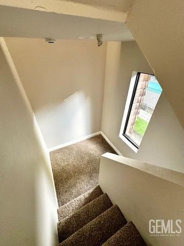 700 New Stine Road 14, Bakersfield, CA 93309