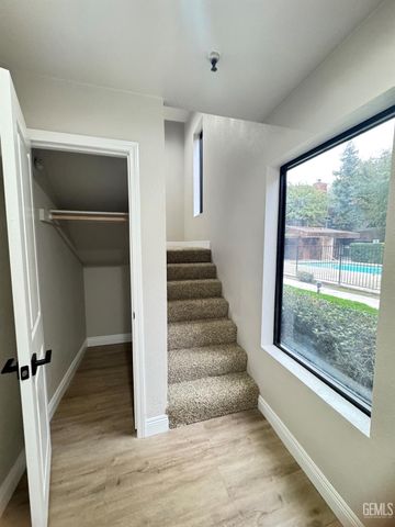 700 New Stine Road 14, Bakersfield, CA 93309