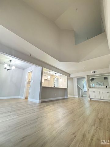 700 New Stine Road 14, Bakersfield, CA 93309