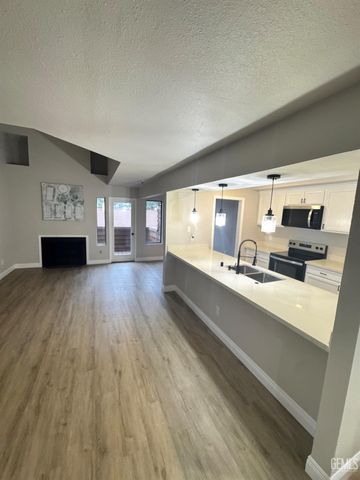 700 New Stine Road 14, Bakersfield, CA 93309