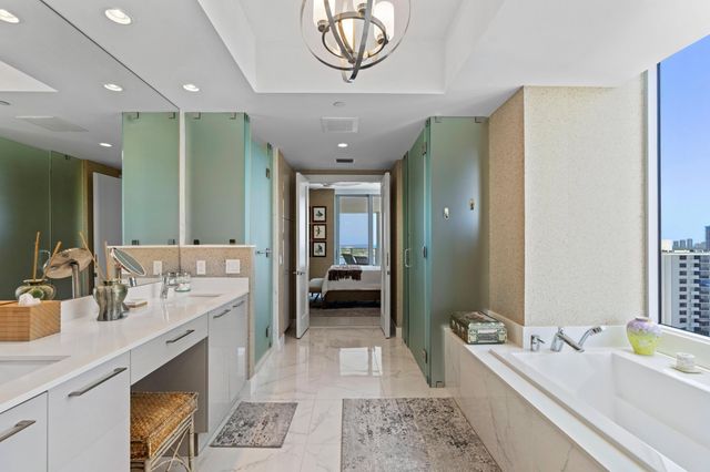 2 WATER CLUB Way 1204, North Palm Beach, FL 33408