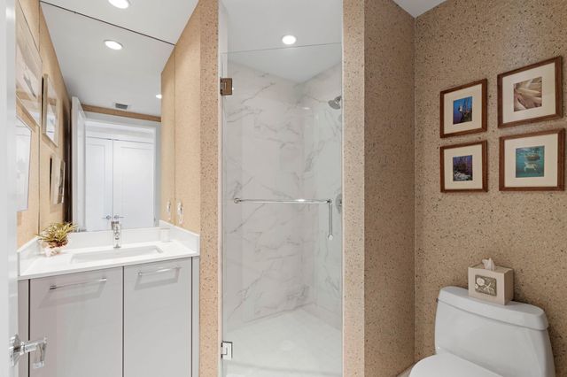 2 WATER CLUB Way 1204, North Palm Beach, FL 33408