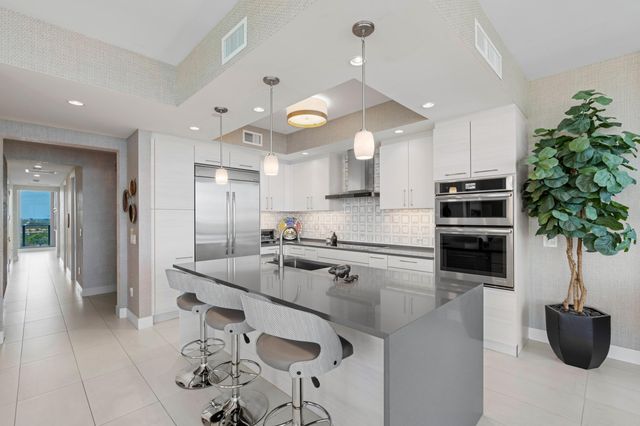 2 WATER CLUB Way 1204, North Palm Beach, FL 33408