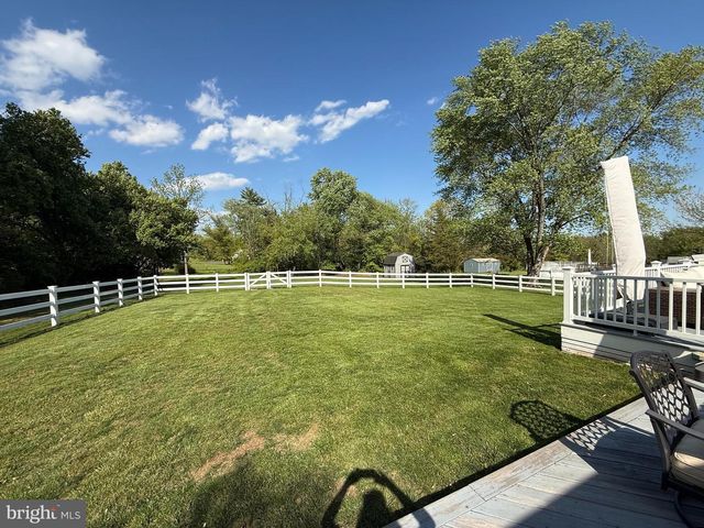 9 ACOMA LN, Collegeville, PA 19426