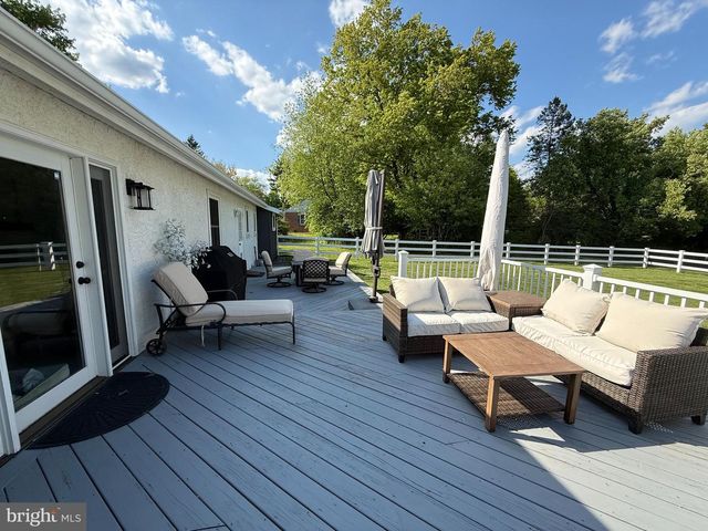 9 ACOMA LN, Collegeville, PA 19426