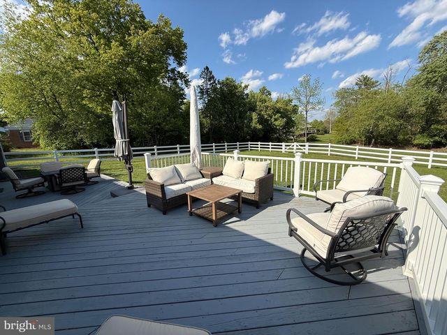 9 ACOMA LN, Collegeville, PA 19426
