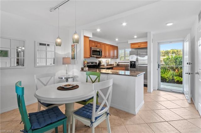 29 High Point CIR E 106, Naples, FL 34103