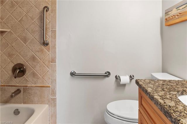 29 High Point CIR E 106, Naples, FL 34103