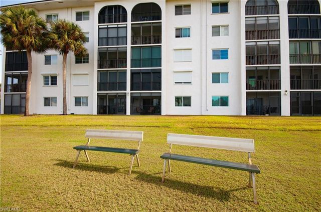 29 High Point CIR E 106, Naples, FL 34103