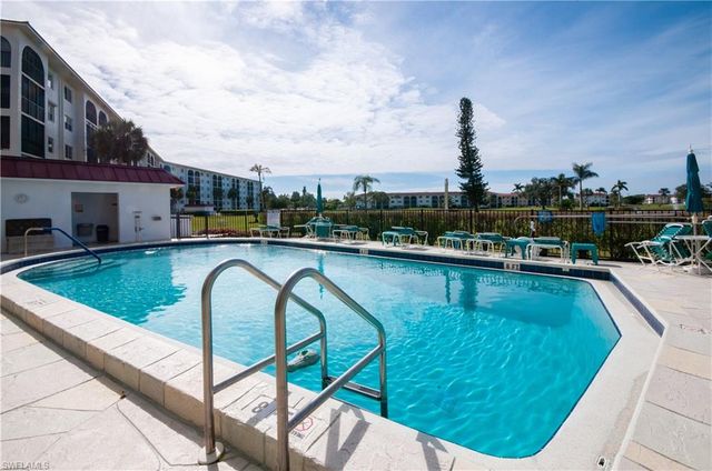 29 High Point CIR E 106, Naples, FL 34103