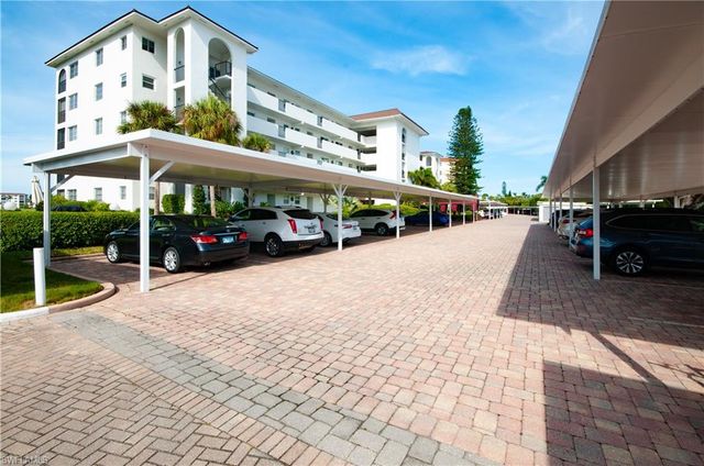 29 High Point CIR E 106, Naples, FL 34103