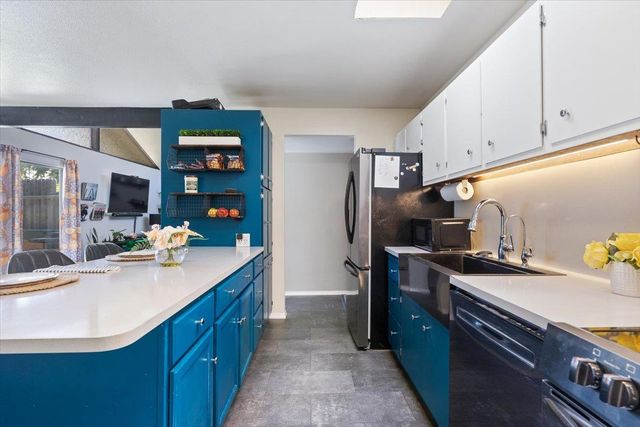 4743 River College Dr, Sacramento, CA 95841