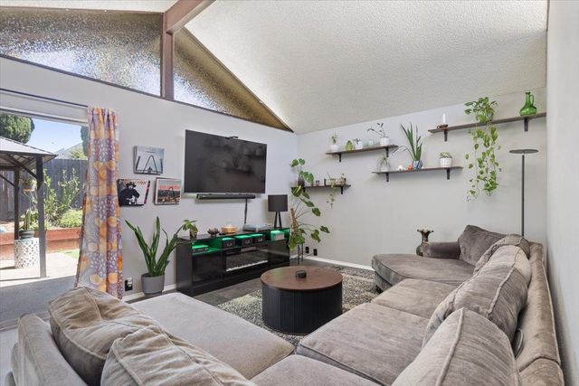 4743 River College Dr, Sacramento, CA 95841