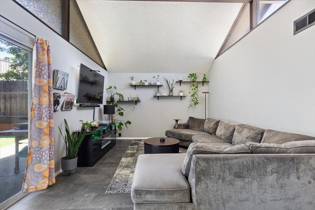 4743 River College Dr, Sacramento, CA 95841