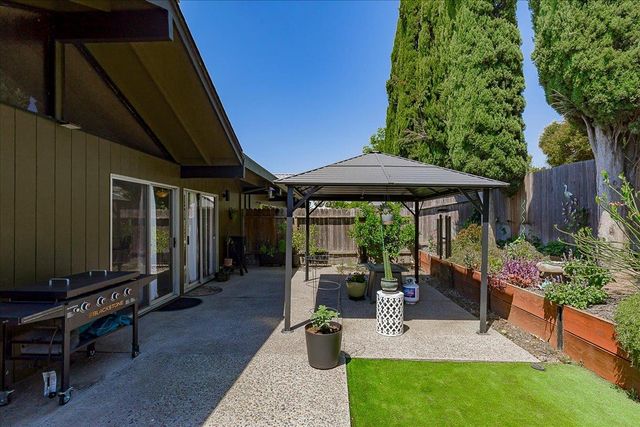 4743 River College Dr, Sacramento, CA 95841