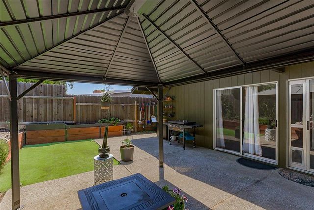 4743 River College Dr, Sacramento, CA 95841