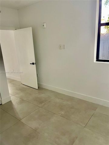 1547 NW 2nd St 105, Miami, FL 33125