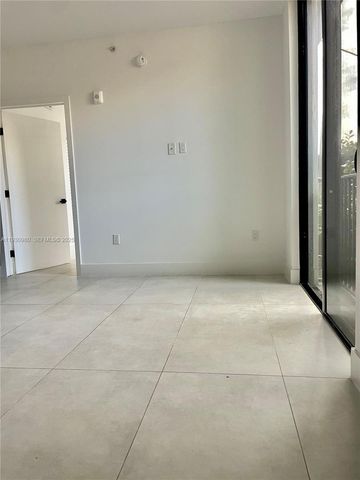 1547 NW 2nd St 105, Miami, FL 33125