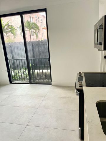 1547 NW 2nd St 105, Miami, FL 33125