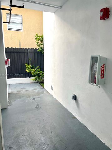 1547 NW 2nd St 105, Miami, FL 33125