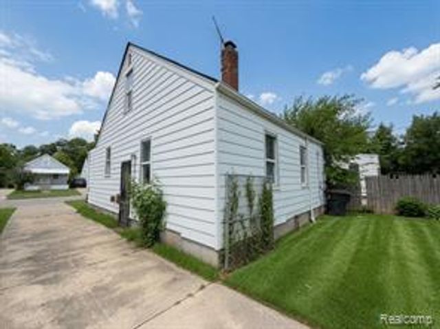 7286 Faust Avenue, Detroit, MI 48228
