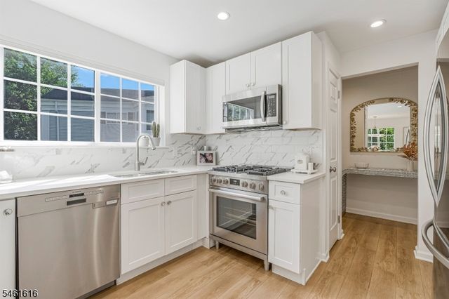 230 Riveredge Dr, Chatham Twp., NJ 07928
