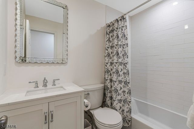 230 Riveredge Dr, Chatham Twp., NJ 07928