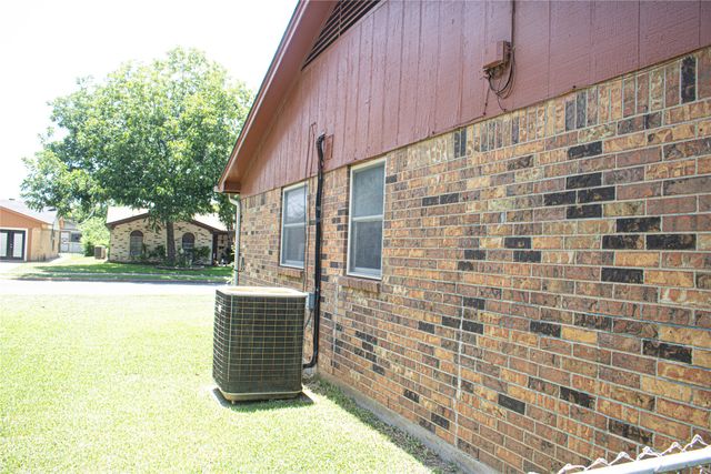 304 NW Suzanne Terrace, Burleson, TX 76028