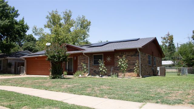 304 NW Suzanne Terrace, Burleson, TX 76028
